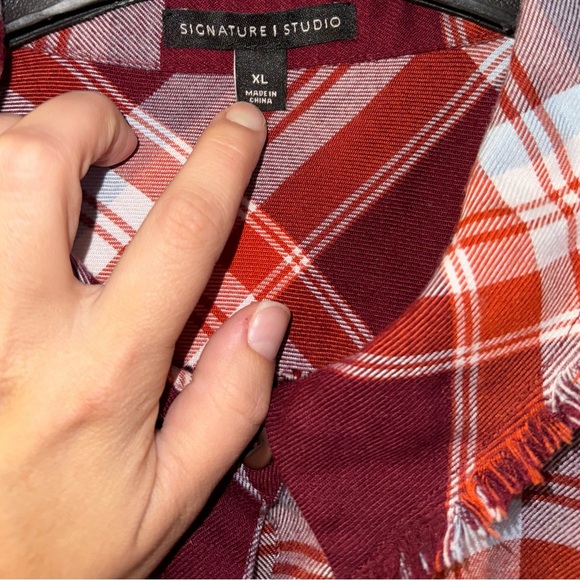 SIGNATURE STUDIO - SIZE XL WOMENS PLAID BUTTON-DOWN SHIRT FALL COLORS - Picture 3 of 3